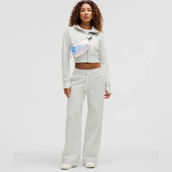 NEW LULULEMON EVERYWHERE BELT BAG 
COLOR IRIDESCENT/SILVER - Picture 2 of 9